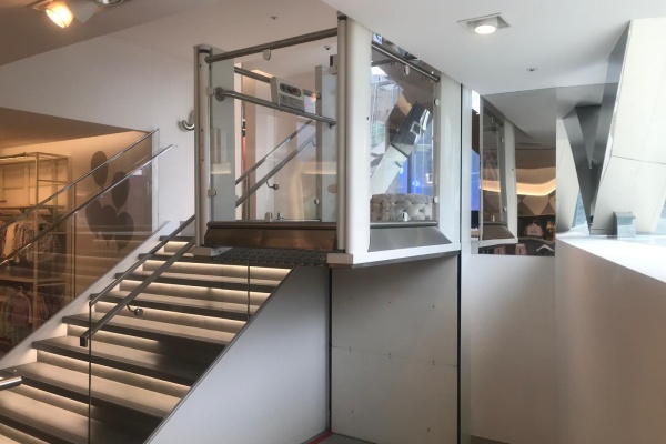 國際知名服飾品牌旗艦店